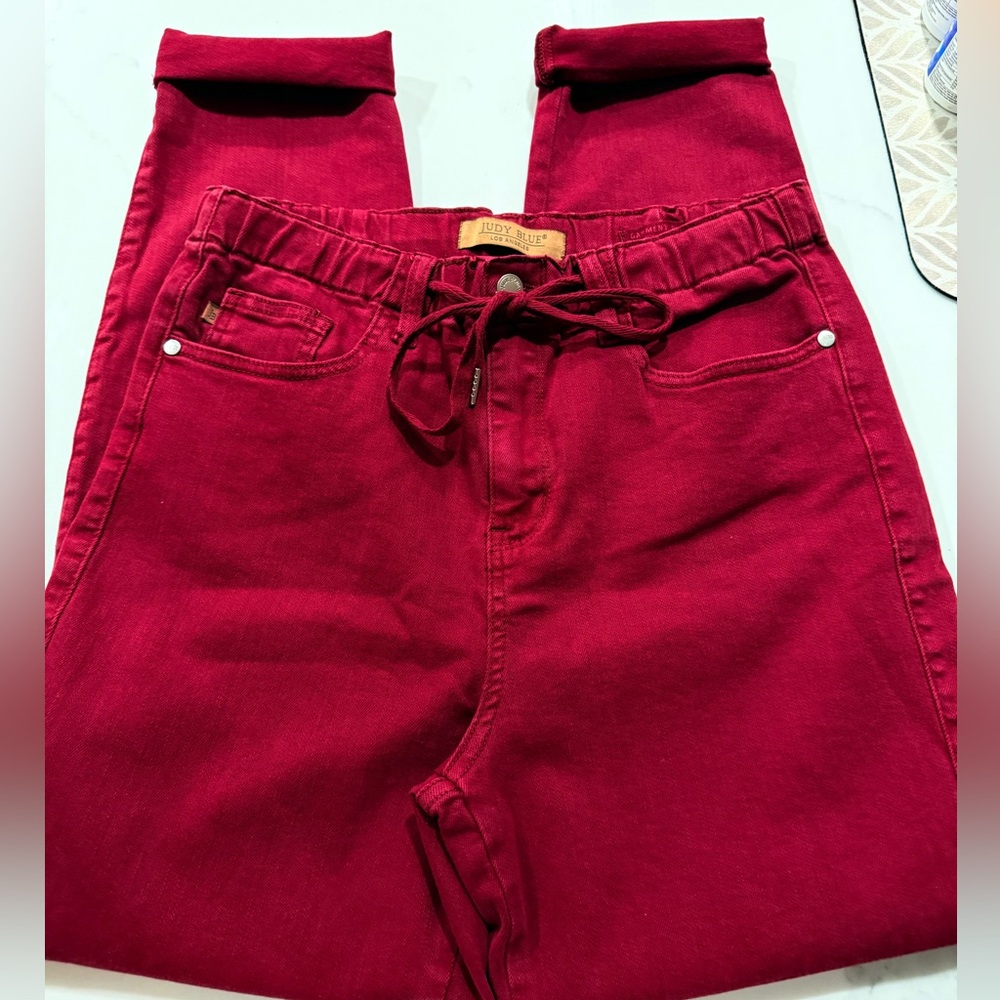 Judy Blue-  Carly high waisted Dnl Cuff Roll Jogger Jeans in Scarlet - Picture 5 of 9